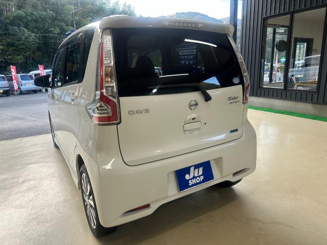 デイズ ライダー　ハイウェイスター　Ｘ　１年保証　走行無制限　純正ナビ　全方位アランウンドビューモニター　Ｂｌｕｅｔｏｏｔｈオーディオ　フルセグ　アイドリングストップ　エマージェンシーブレーキ　ＨＩＤヘッド　オートライト　純正１５インチＡＷ（33枚目）