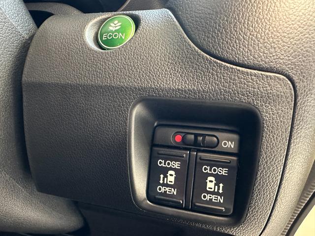 Ｎ－ＢＯＸカスタム ２トーンカラースタイル　Ｇ・ターボＡパッケージ　１年保証　走行無制限　あんしんパッケージ　ＣＴＢＡ　ドラレコ前後　インターナビ　ＴＶ　バックモニター　Ｂｌｕｅｔｏｏｔｈ　ＨＩＤ　ＥＴＣ　両側パワスラ　フォグ　パドルシフト　クルコン純正１５インチＡＷ（12枚目）