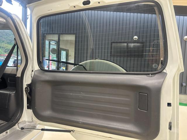 ジムニー ワイルドウインド　ルーフキャリア　ＥＴＣ　専用カバー付き背面タイヤ　フォグランプ　シートヒーター　ターボ　ミラーヒーター　４速ＡＴ　キーレス　ナビ　フルセグＴＶ　純正１６インチアルミホイール（12枚目）