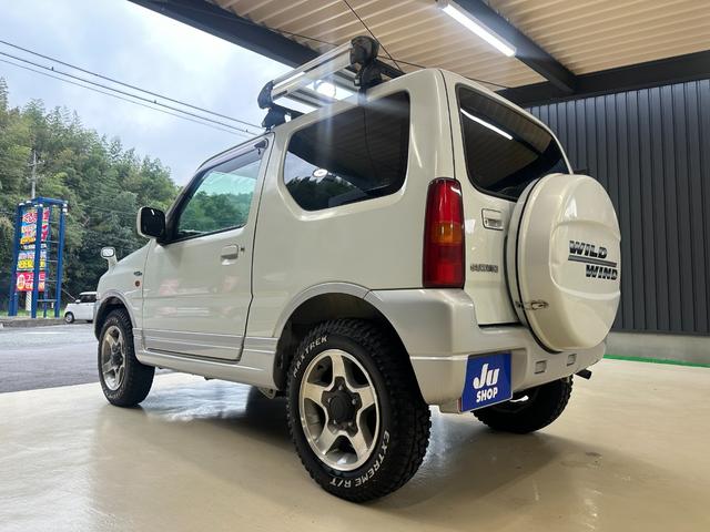 ジムニー ワイルドウインド　ルーフキャリア　ＥＴＣ　専用カバー付き背面タイヤ　フォグランプ　シートヒーター　ターボ　ミラーヒーター　４速ＡＴ　キーレス　ナビ　フルセグＴＶ　純正１６インチアルミホイール（13枚目）