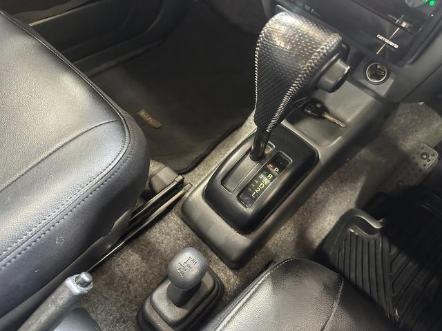 ジムニー ワイルドウインド　ルーフキャリア　ＥＴＣ　専用カバー付き背面タイヤ　フォグランプ　シートヒーター　ターボ　ミラーヒーター　４速ＡＴ　キーレス　ナビ　フルセグＴＶ　純正１６インチアルミホイール（17枚目）