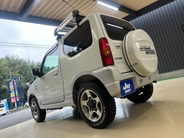 ジムニー ワイルドウインド　ルーフキャリア　ＥＴＣ　専用カバー付き背面タイヤ　フォグランプ　シートヒーター　ターボ　ミラーヒーター　４速ＡＴ　キーレス　ナビ　フルセグＴＶ　純正１６インチアルミホイール（30枚目）