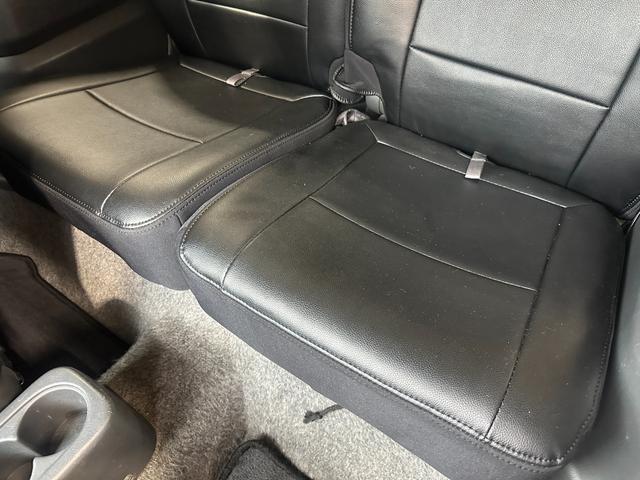 ジムニー ワイルドウインド　ルーフキャリア　ＥＴＣ　専用カバー付き背面タイヤ　フォグランプ　シートヒーター　ターボ　ミラーヒーター　４速ＡＴ　キーレス　ナビ　フルセグＴＶ　純正１６インチアルミホイール（31枚目）