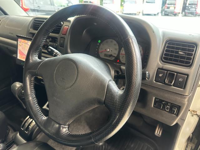 ジムニー ワイルドウインド　ルーフキャリア　ＥＴＣ　専用カバー付き背面タイヤ　フォグランプ　シートヒーター　ターボ　ミラーヒーター　４速ＡＴ　キーレス　ナビ　フルセグＴＶ　純正１６インチアルミホイール（35枚目）