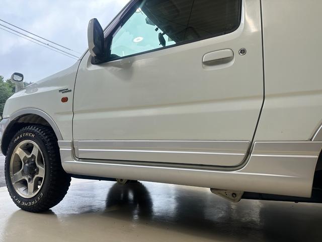 ジムニー ワイルドウインド　ルーフキャリア　ＥＴＣ　専用カバー付き背面タイヤ　フォグランプ　シートヒーター　ターボ　ミラーヒーター　４速ＡＴ　キーレス　ナビ　フルセグＴＶ　純正１６インチアルミホイール（46枚目）