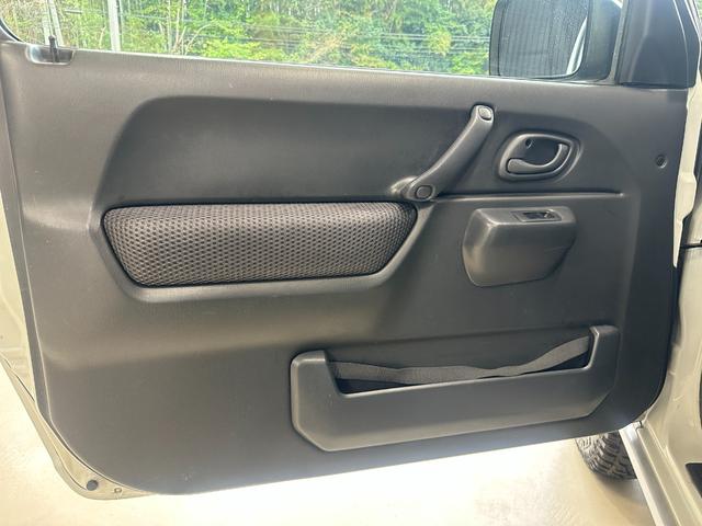 ジムニー ワイルドウインド　ルーフキャリア　ＥＴＣ　専用カバー付き背面タイヤ　フォグランプ　シートヒーター　ターボ　ミラーヒーター　４速ＡＴ　キーレス　ナビ　フルセグＴＶ　純正１６インチアルミホイール（56枚目）