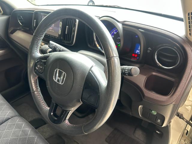 Ｎ－ＯＮＥ プレミアム・Ｌパッケージ　１年保証　走行無制限　純正ナビ　Ｂｌｕｅｔｏｏｔｈオーディオ　ワンセグＴＶ　ＥＴＣ　ＨＩＤヘッドライト　オートライト　アイドリングストップ　フォグランプ　プッシュスタート　スマートキー　アルミホイール（32枚目）