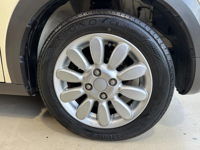 アルトラパン Ｘ　１年保証　走行無制限　レーダーブレーキサポート　ストラーダナビ　フルセグＴＶ　Ｂｌｕｅｔｏｏｔｈオーディオ　ＨＩＤヘッドライト　アイドリングストップ　プッシュスタート　スマートキー　アルミホイール（14枚目）
