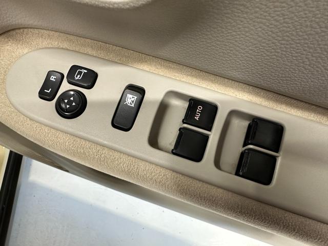 アルトラパン Ｘ　１年保証　走行無制限　レーダーブレーキサポート　ストラーダナビ　フルセグＴＶ　Ｂｌｕｅｔｏｏｔｈオーディオ　ＨＩＤヘッドライト　アイドリングストップ　プッシュスタート　スマートキー　アルミホイール（17枚目）