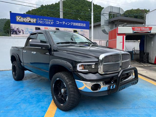 ダッジ・ラム ララミー　１５００　クワッドキャブ　４ＷＤ　リフトアップ　ヘッドライト＆フォグ新品　　大型ミラー　ハードトノカバー　ワイドフェンダー　実走行（2枚目）