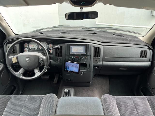 ダッジ・ラム ララミー　１５００　クワッドキャブ　４ＷＤ　リフトアップ　ヘッドライト＆フォグ新品　　大型ミラー　ハードトノカバー　ワイドフェンダー　実走行（12枚目）