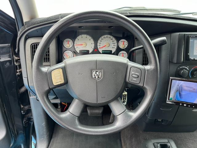 ダッジ・ラム ララミー　１５００　クワッドキャブ　４ＷＤ　リフトアップ　ヘッドライト＆フォグ新品　　大型ミラー　ハードトノカバー　ワイドフェンダー　実走行（13枚目）