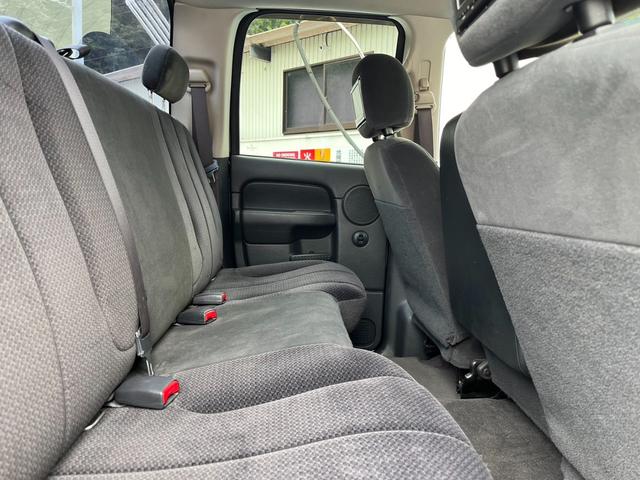 ダッジ・ラム ララミー　１５００　クワッドキャブ　４ＷＤ　リフトアップ　ヘッドライト＆フォグ新品　　大型ミラー　ハードトノカバー　ワイドフェンダー　実走行（26枚目）