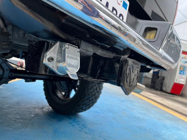 ダッジ・ラム ララミー　１５００　クワッドキャブ　４ＷＤ　リフトアップ　ヘッドライト＆フォグ新品　　大型ミラー　ハードトノカバー　ワイドフェンダー　実走行（30枚目）