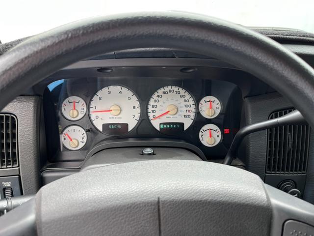 ダッジ・ラム ララミー　１５００　クワッドキャブ　４ＷＤ　リフトアップ　ヘッドライト＆フォグ新品　　大型ミラー　ハードトノカバー　ワイドフェンダー　実走行（58枚目）