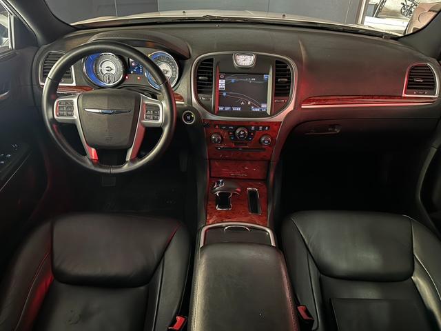 ���V���v���ő��쐫�A���F���ɗD�ꂽ�C���p�l����ł��B