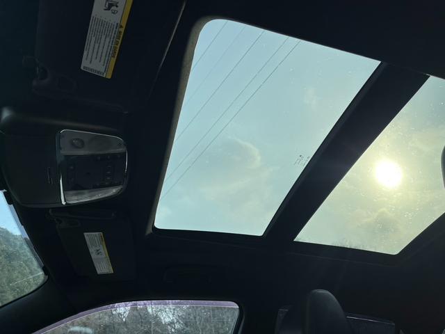 �����[�J�I�v�V�����̒��ł������x�������w�d���K���X�T�����[�t�x�𑕔��B�t���I�[�v����`���g�A�b�v�ȂǐF�X�ȏ�ʂɑΉ����A���b�N�X���f�G��