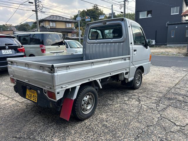 サンバートラック ＴＣ－ＳＣ　５ＭＴ　スーパーチャージャー　距離３００００キロ！　切り替え４ＷＤ　パワステ　エアコン　ＡＢＳ　エアバック　革調シートカバー（8枚目）