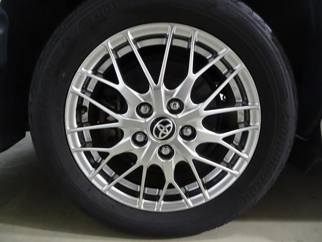 機敏さを引き立てる純正アルミホイールのデザインです。