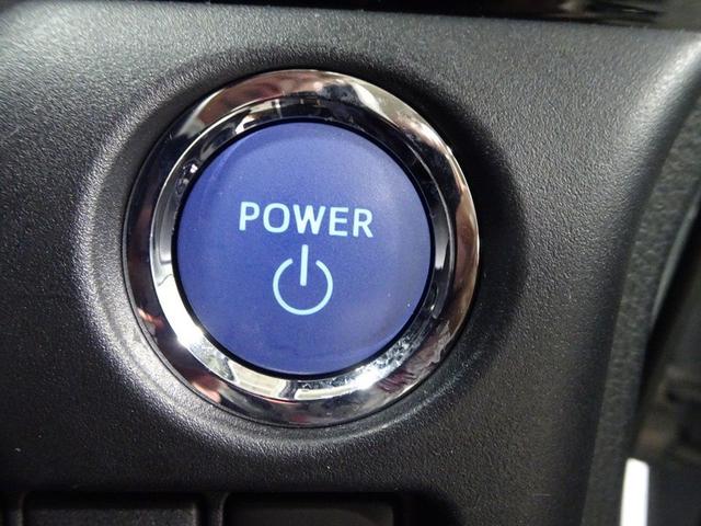 プッシュスタートシステムです。キーをバッグやポケットに入れたままで、ブレーキを踏んでボタンを押せばエンジン始動できます。