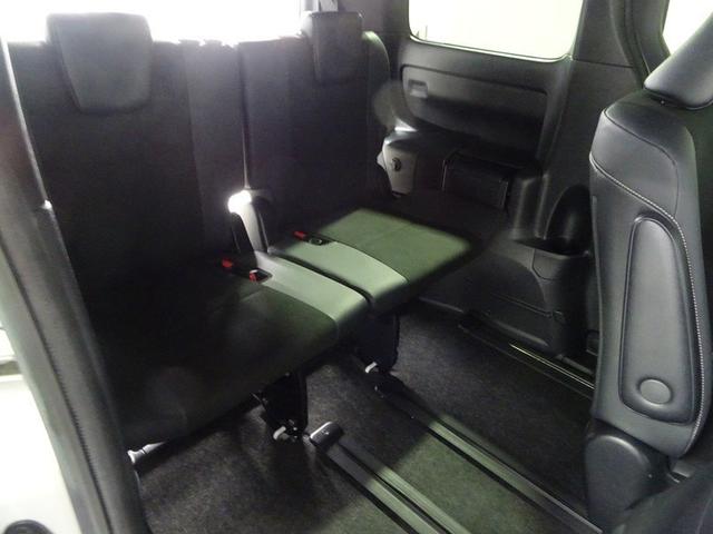 多彩なシートアレンジが可能で、楽しさ広がる３列シートです。