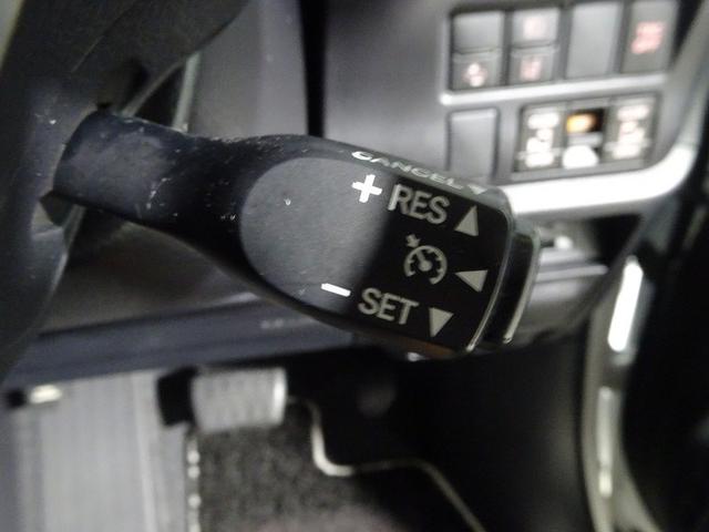 アクセルを踏まなくても、一定速度で走行できるクルーズコントロール機能を搭載！高速道路など走行時のドライバーの負担を軽減します。