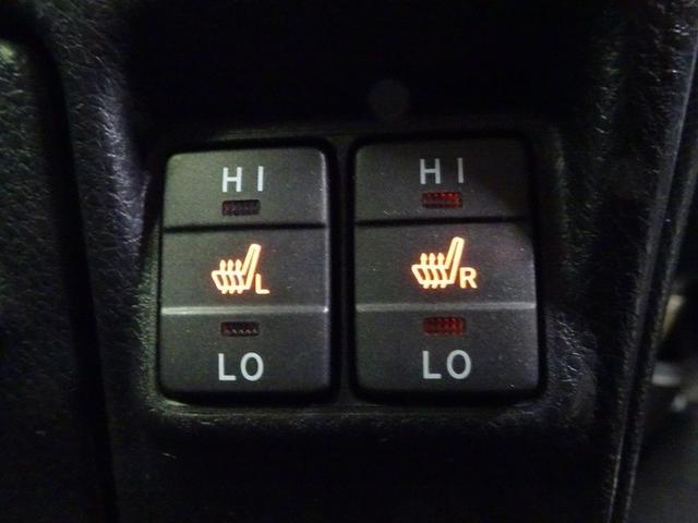 運転席、助手席はどちらもシートヒーター機能付き。シートがすぐに暖かくなるので、冬のドライブにあると嬉しい機能です！