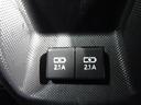 充電用のＵＳＢポート付き。スマホなどの充電が車内で出来るので便利です。
