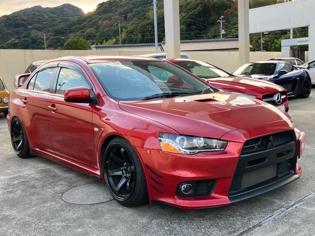 ランサー ＧＳＲエボリューションＸ　４ＷＤ　レカロシート　Ｂｌｕｅｔｏｏｔｈ接続　アルミホイール　パドルシフト　スマートキー　ＥＴＣ　ＨＩＤヘッドライト　横滑り防止装置　ＡＢＳ　エアバッグ（4枚目）