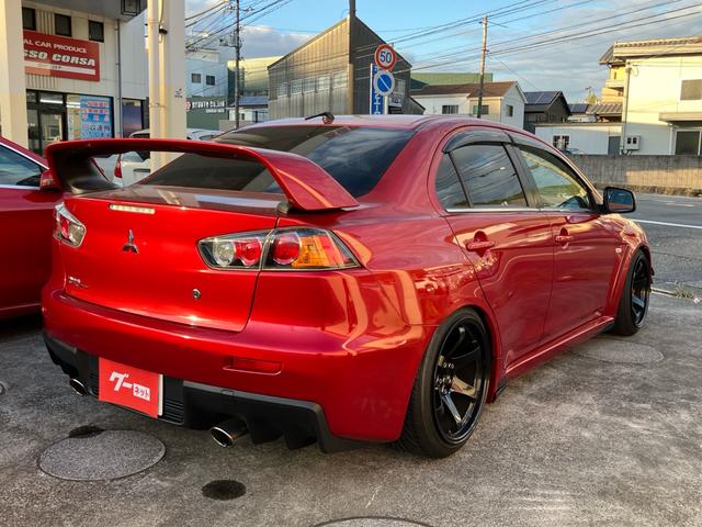 ランサー ＧＳＲエボリューションＸ　４ＷＤ　レカロシート　Ｂｌｕｅｔｏｏｔｈ接続　アルミホイール　パドルシフト　スマートキー　ＥＴＣ　ＨＩＤヘッドライト　横滑り防止装置　ＡＢＳ　エアバッグ（5枚目）