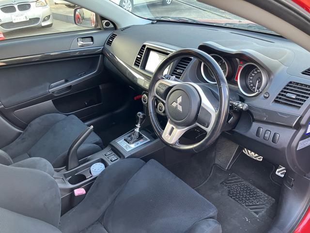 ランサー ＧＳＲエボリューションＸ　４ＷＤ　レカロシート　Ｂｌｕｅｔｏｏｔｈ接続　アルミホイール　パドルシフト　スマートキー　ＥＴＣ　ＨＩＤヘッドライト　横滑り防止装置　ＡＢＳ　エアバッグ（9枚目）