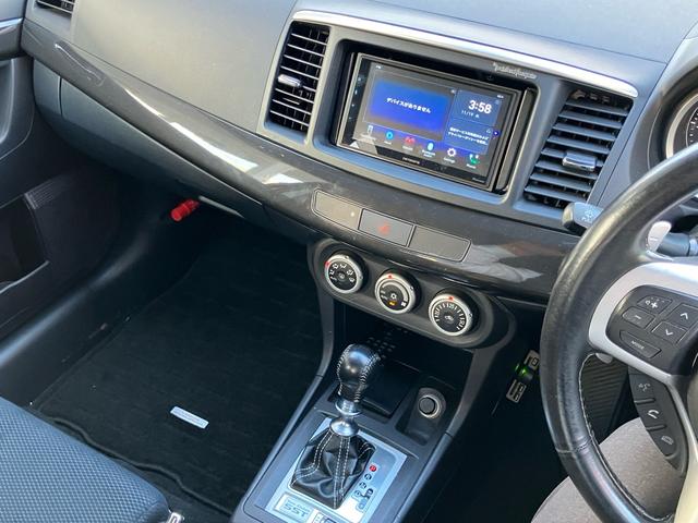 ランサー ＧＳＲエボリューションＸ　４ＷＤ　レカロシート　Ｂｌｕｅｔｏｏｔｈ接続　アルミホイール　パドルシフト　スマートキー　ＥＴＣ　ＨＩＤヘッドライト　横滑り防止装置　ＡＢＳ　エアバッグ（18枚目）