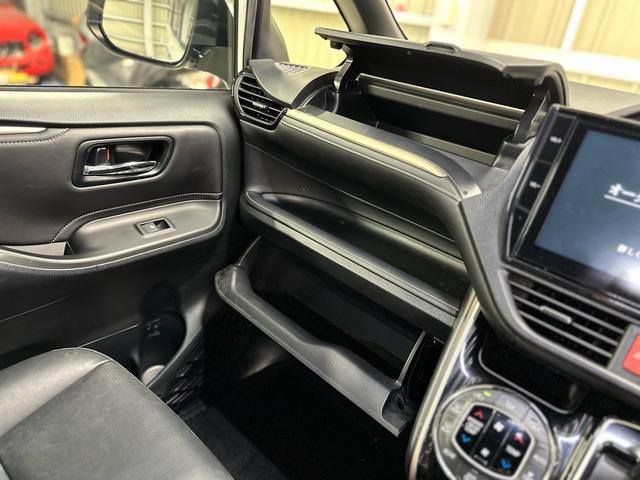 エスクァイア Gi ブラックテーラード /純正10インチナビ/フルセグTV/BLUETOOTH/HDMI/バックモニター/アルパイン10.1インチフリップダウンモニター/シートヒーター/ETC/両側パワースライドドア/クルーズコントロール/(37枚目)