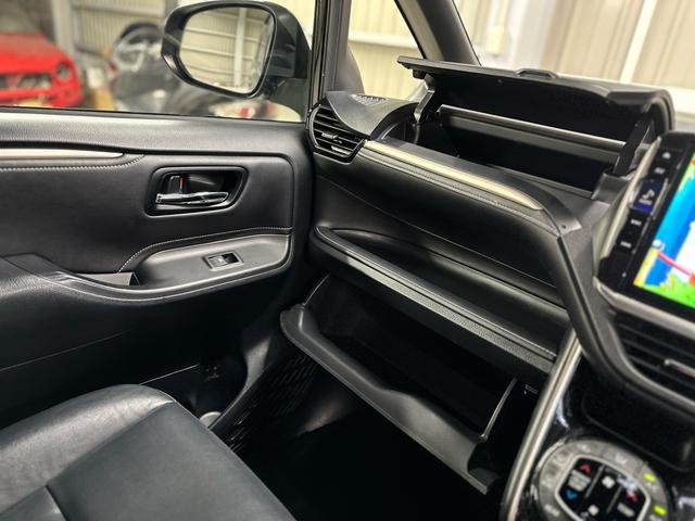 エスクァイア ハイブリッドＧｉ　ブラックテーラード　／ハイブリッド／１１インチアルパインビックＸ／ＢＬＵＥＴＯＯＴＨ／フルセグＴＶ／ＨＤＭＩ／バックモニター／アルパインフリップダウンモニター／シートヒーター／クルーズコントロール／シートヒーター／ＥＴＣ（40枚目）