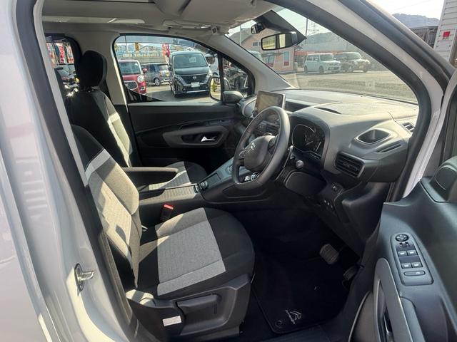 ベルランゴ マックス ブルーHDi ワンオーナー 禁煙車 走行7,000km クリーンディーゼル マルチパノラミックルーフ ドラレコ 両側スライドドア ナビ ETC(6枚目)