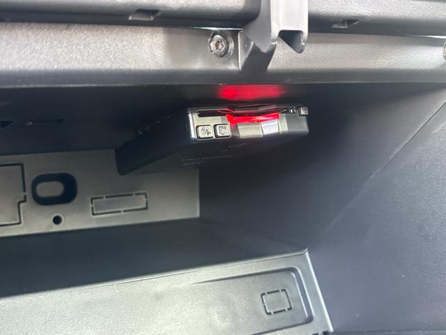 ベルランゴ マックス ブルーHDi ワンオーナー 禁煙車 走行7,000km クリーンディーゼル マルチパノラミックルーフ ドラレコ 両側スライドドア ナビ ETC(8枚目)