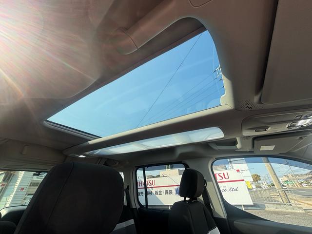 ベルランゴ マックス ブルーHDi ワンオーナー 禁煙車 走行7,000km クリーンディーゼル マルチパノラミックルーフ ドラレコ 両側スライドドア ナビ ETC(11枚目)