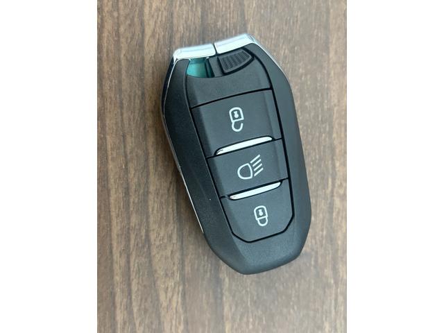 ベルランゴ マックス ブルーHDi ワンオーナー 禁煙車 走行7,000km クリーンディーゼル マルチパノラミックルーフ ドラレコ 両側スライドドア ナビ ETC(18枚目)