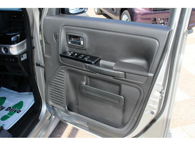 ハイブリッドXS ケンウッド8インチナビ SD CD DVD Bluetooth 両側パワースライドドア キーフリーシステム 天井サーキュレーター クルーズコントロール シートバックテーブル ロールシェイド 15AW(42枚目)