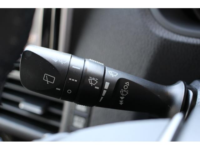 エスクァイア ハイブリッドＧｉ　純正９インチナビ　ＣＤ　ＤＶＤ　Ｂｌｕｅｔｏｏｔｈ　ＳＤ　フルセグＴＶ　バックカメラ　両側パワースライドドア　黒革調シート　前席左右シートヒーター　ウッドコンビハンドル　おくだけ充電　ＥＴＣ　７人乗（36枚目）