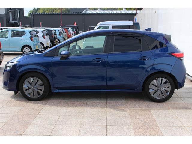 ノート Ｘ　禁煙車　Ｅパワー　プロパイロット　純正９インチナビ　アラウンドビューモニター　ＬＥＤヘッドライト　ステアリングヒーター　シートヒーター　おくだけ充電　ドラレコ　ＥＴＣ２．０　インテリジェントミラー（7枚目）