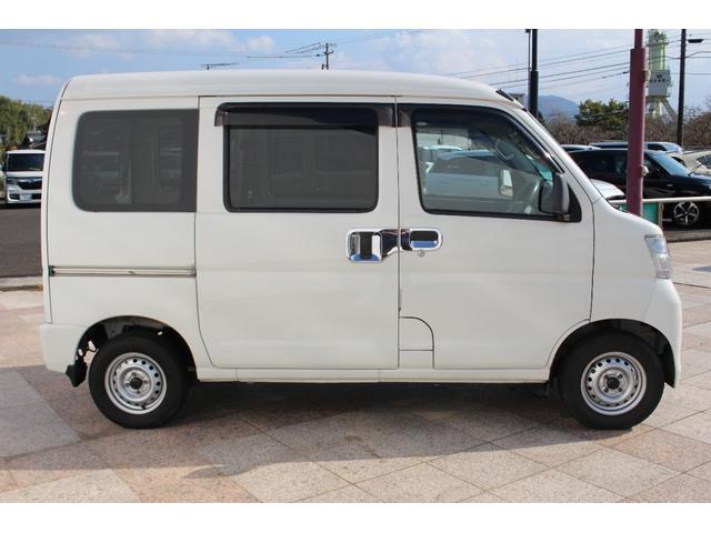 サンバーバン トランスポーター 禁煙車 新車1オーナー車 エアコン パワステ パワーウインドウ キーレス リアフィルム(11枚目)