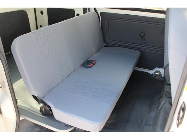 サンバーバン トランスポーター 禁煙車 新車1オーナー車 エアコン パワステ パワーウインドウ キーレス リアフィルム(15枚目)