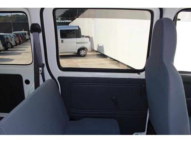 サンバーバン トランスポーター 禁煙車 新車1オーナー車 エアコン パワステ パワーウインドウ キーレス リアフィルム(16枚目)