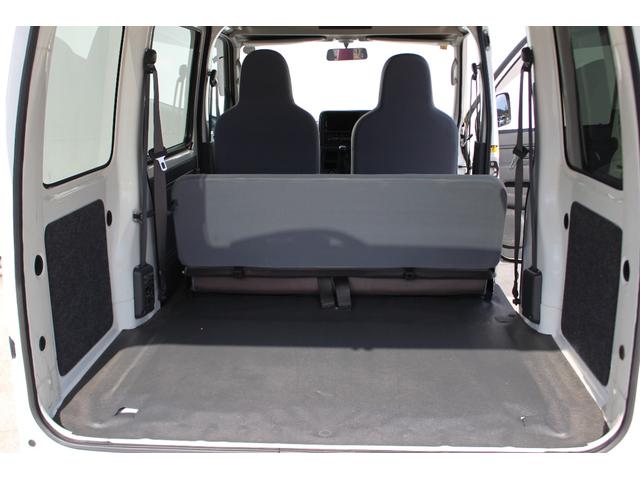 サンバーバン トランスポーター 禁煙車 新車1オーナー車 エアコン パワステ パワーウインドウ キーレス リアフィルム(17枚目)