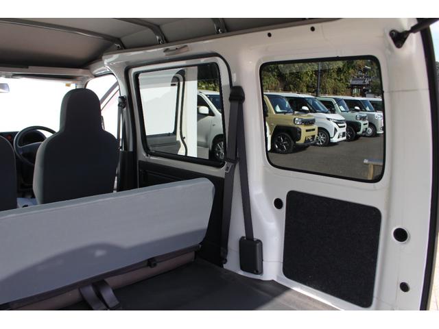 サンバーバン トランスポーター 禁煙車 新車1オーナー車 エアコン パワステ パワーウインドウ キーレス リアフィルム(21枚目)