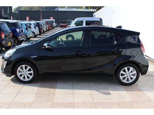 アクア Ｓ　禁煙車　ナビ　Ｂｌｕｅｔｏｏｔｈ　オートエアコン　純正ＬＥＤヘッドライト＆フォグランプ　純正１６インチアルミ　ＥＴＣ車載器　キーレス　オプションアームレスト　電動コーナーポール　新車ワンオーナー（7枚目）