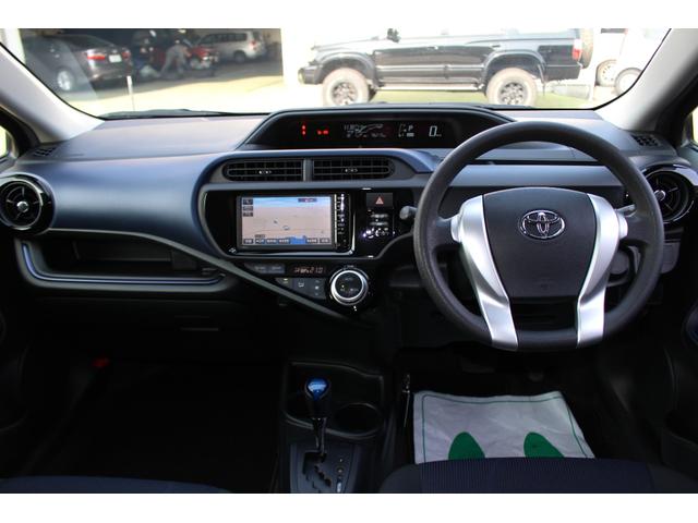 アクア Ｓ　禁煙車　ナビ　Ｂｌｕｅｔｏｏｔｈ　オートエアコン　純正ＬＥＤヘッドライト＆フォグランプ　純正１６インチアルミ　ＥＴＣ車載器　キーレス　オプションアームレスト　電動コーナーポール　新車ワンオーナー（13枚目）