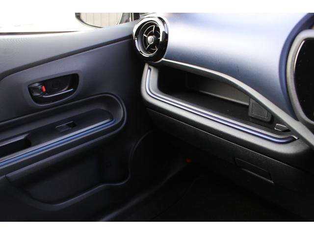 アクア Ｓ　禁煙車　ナビ　Ｂｌｕｅｔｏｏｔｈ　オートエアコン　純正ＬＥＤヘッドライト＆フォグランプ　純正１６インチアルミ　ＥＴＣ車載器　キーレス　オプションアームレスト　電動コーナーポール　新車ワンオーナー（29枚目）