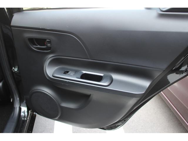 アクア Ｓ　禁煙車　ナビ　Ｂｌｕｅｔｏｏｔｈ　オートエアコン　純正ＬＥＤヘッドライト＆フォグランプ　純正１６インチアルミ　ＥＴＣ車載器　キーレス　オプションアームレスト　電動コーナーポール　新車ワンオーナー（40枚目）